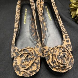 Arturo Chiang - Leopard Flower front dot - 10